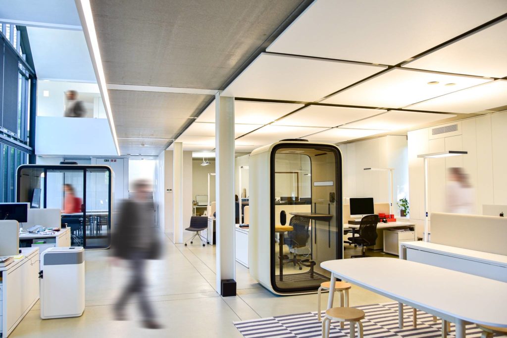 Akoestiek in kantoren hoe zorgen we voor een rustige omgeving