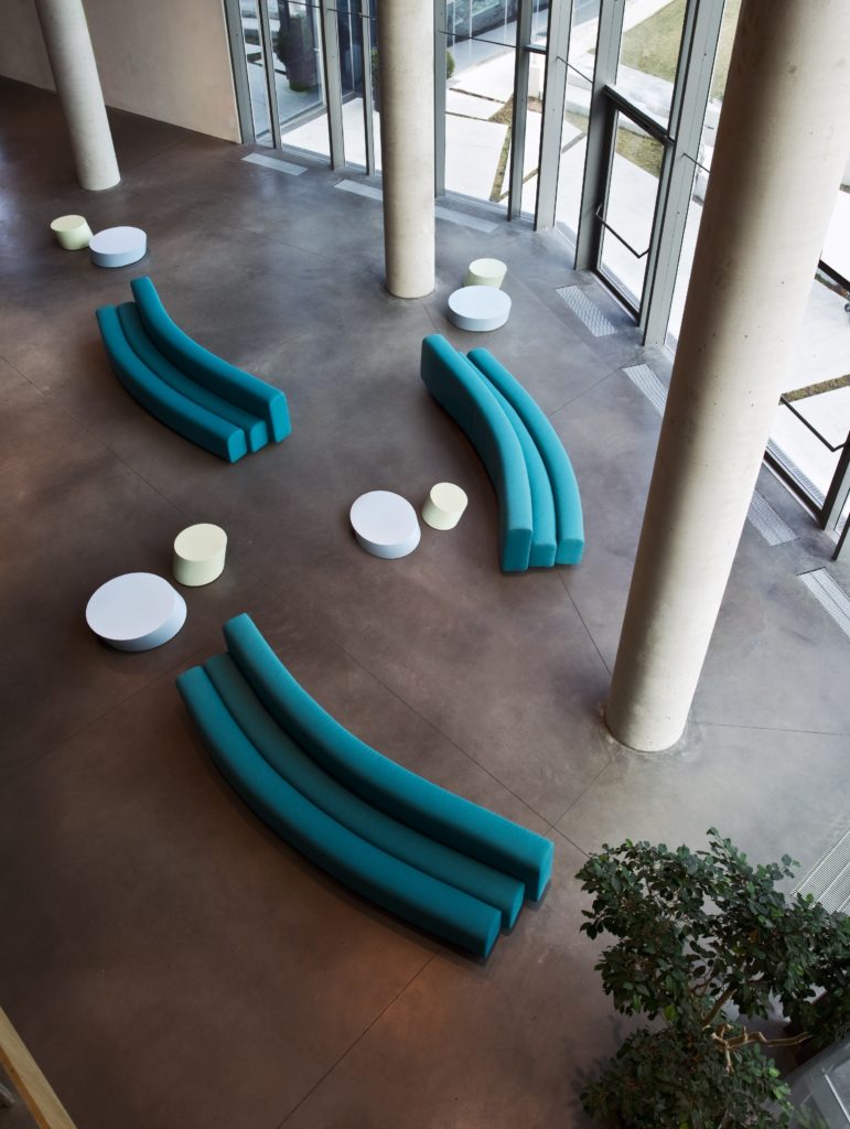 Osaka-loungemeubilair-inkomhal-kantoor (1)