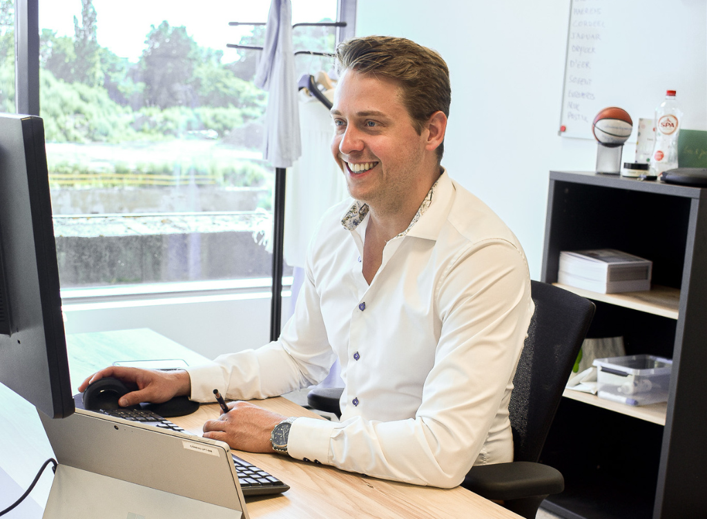 Referentie Hag Futu bureaustoelen - Conessence Gent - Loff kantoorinrichting Waregem