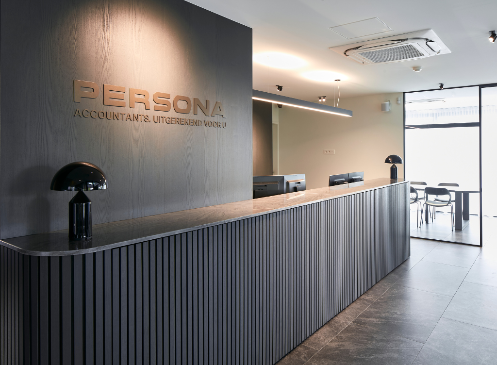 Kantoorinrichting bij Persona Accountants in samenwerking met Loff maatkantoren Waregem
