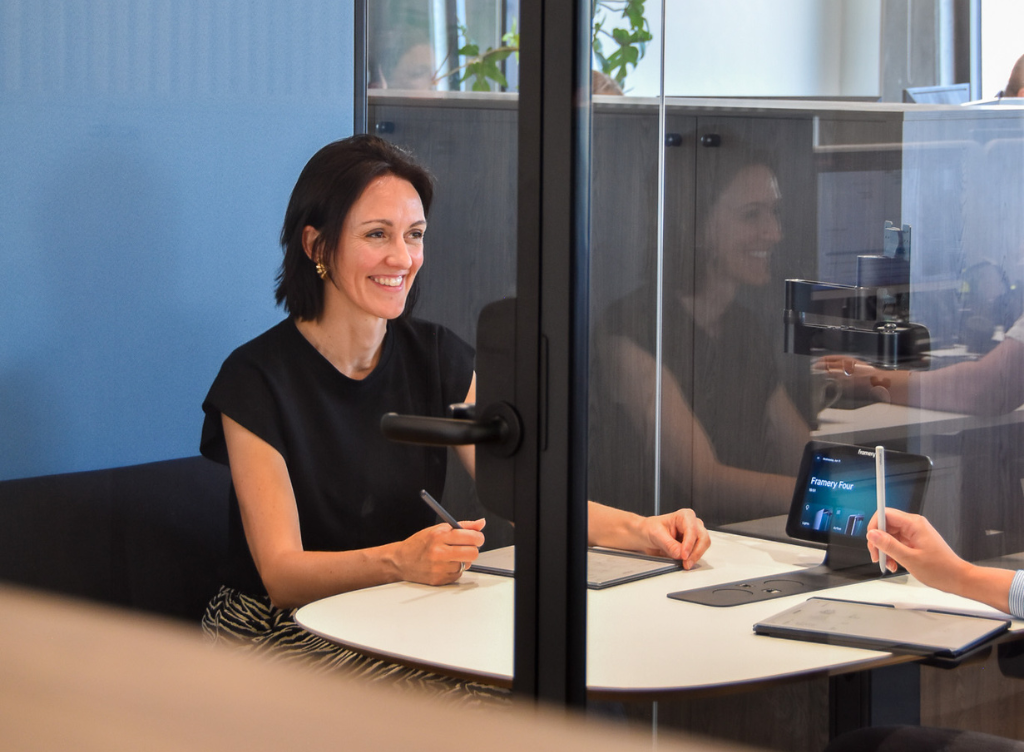 Stille overleg 'Framery Four' bij FRWRD in Bredene - Referentie Loff Kantoorinrichting Waregem