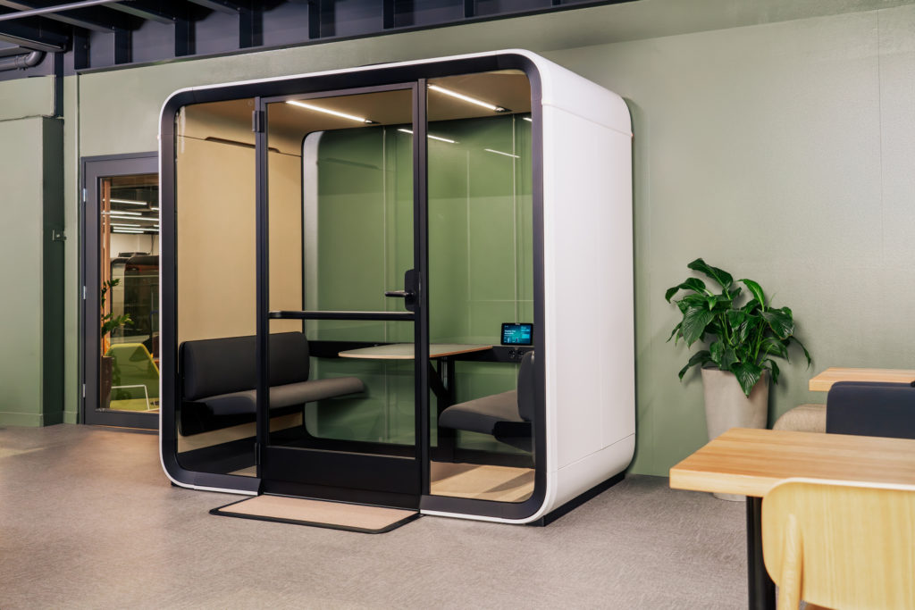 Framery Four Accessible - Loff Kantoorinrichting Waregem (3)