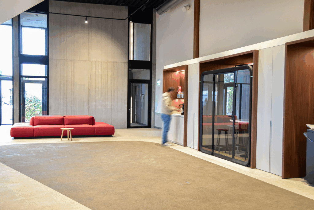 Office pod in open kantoor van Label Products - Referentie Loff Kantoorinrichting (1)