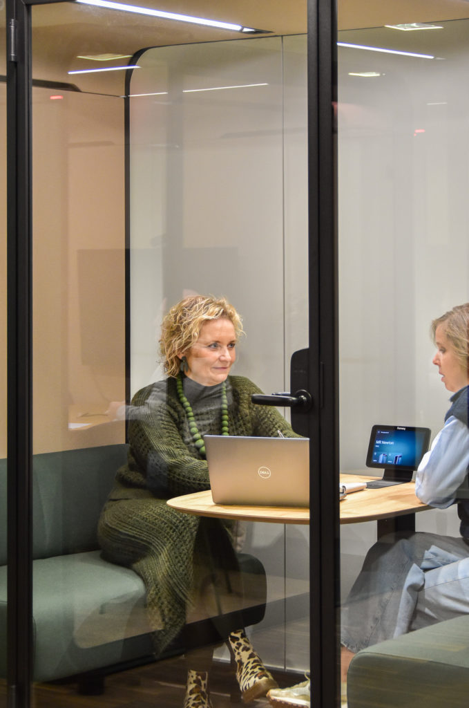 Akoestische vergaderpods bij Flir Systems Trading BV Belgium - referentie Loff Kantoorinrichting Waregem (18)