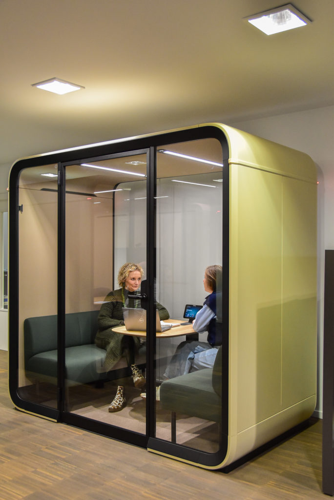Akoestische vergaderpods bij Flir Systems Trading BV Belgium - referentie Loff Kantoorinrichting Waregem (20)