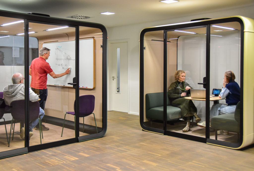 Akoestische vergaderpods bij Flir Systems Trading BV Belgium - referentie Loff Kantoorinrichting Waregem (24)