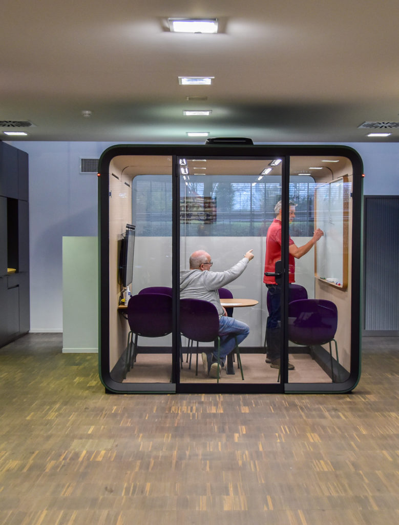 Akoestische vergaderpods bij Flir Systems Trading BV Belgium - referentie Loff Kantoorinrichting Waregem (26)