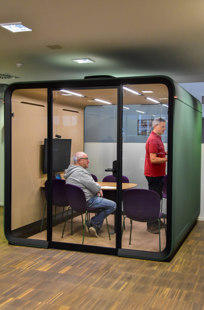 Akoestische vergaderpods bij Flir Systems Trading BV Belgium - referentie Loff Kantoorinrichting Waregem (27)