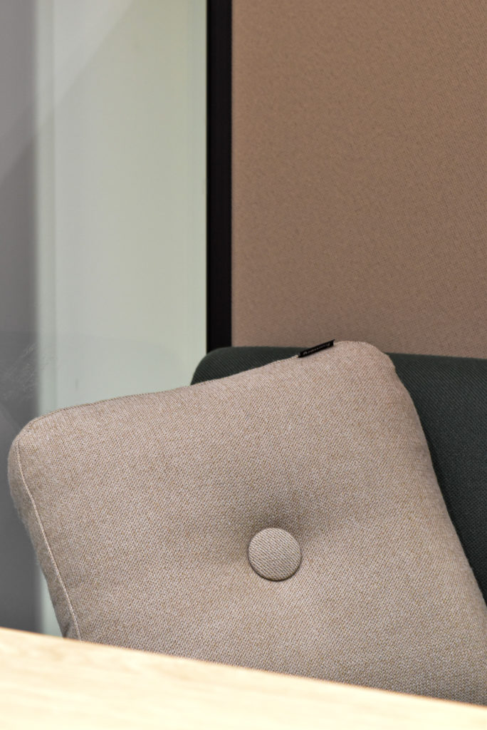 Akoestische vergaderpods bij Flir Systems Trading BV Belgium - referentie Loff Kantoorinrichting Waregem (39)