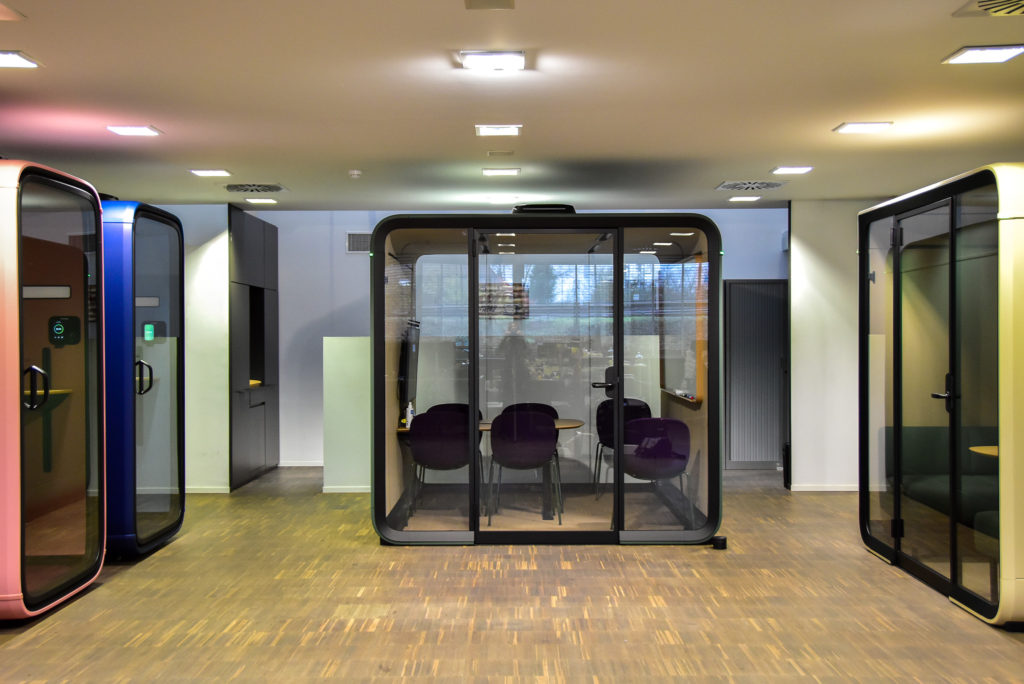 Akoestische vergaderpods bij Flir Systems Trading BV Belgium - referentie Loff Kantoorinrichting Waregem (9)