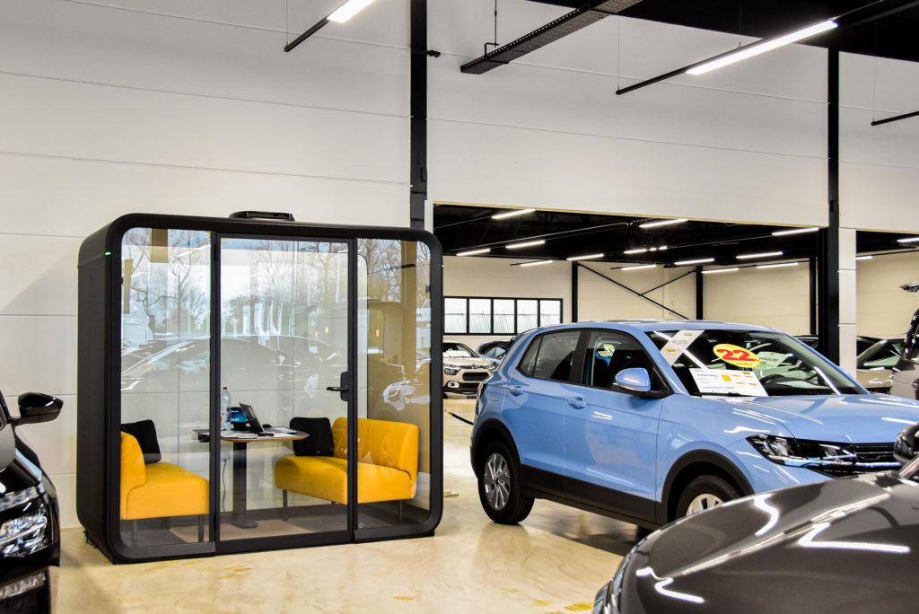 Stille salesruimtes bij Garage Van Belleghem - Framery pods - Loff Kantoorinrichting Waregem (11)