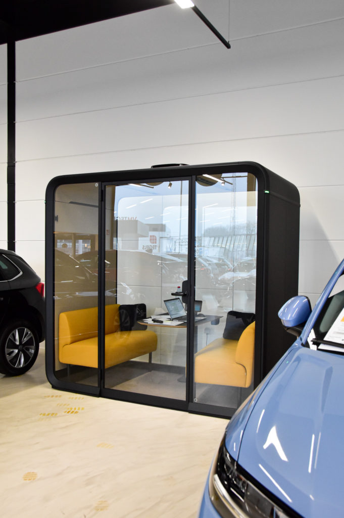 Stille salesruimtes bij Garage Van Belleghem - Framery pods - Loff Kantoorinrichting Waregem (15)