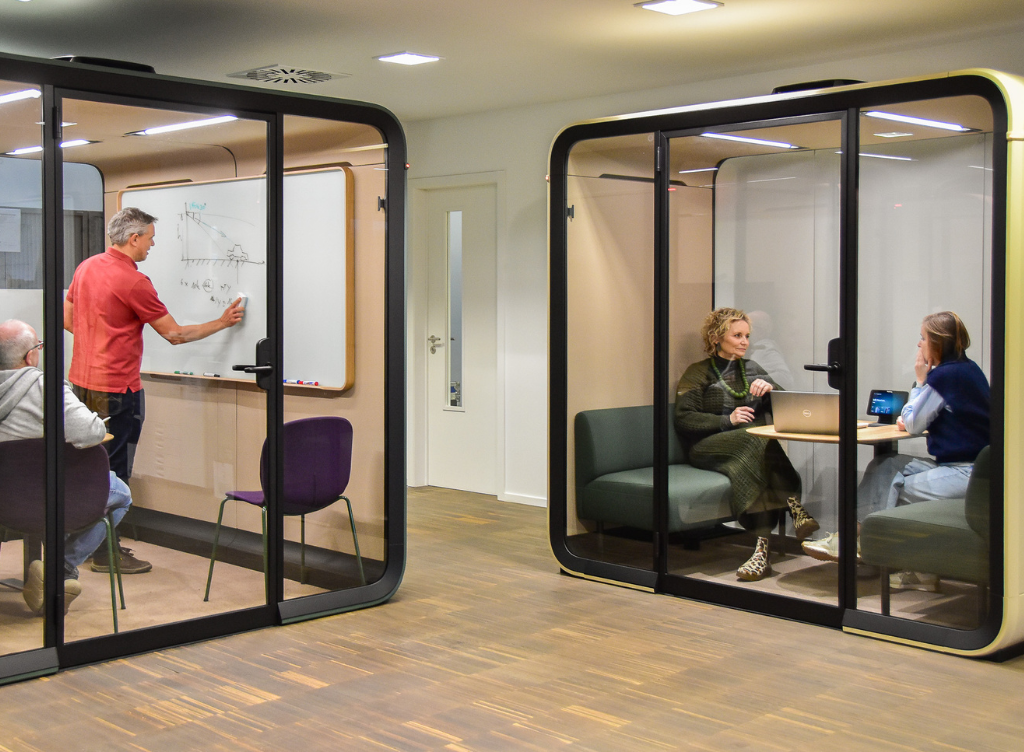 Van ruimtegebrek naar een centrale meetingzone met akoestische vergaderhubs bij Flir