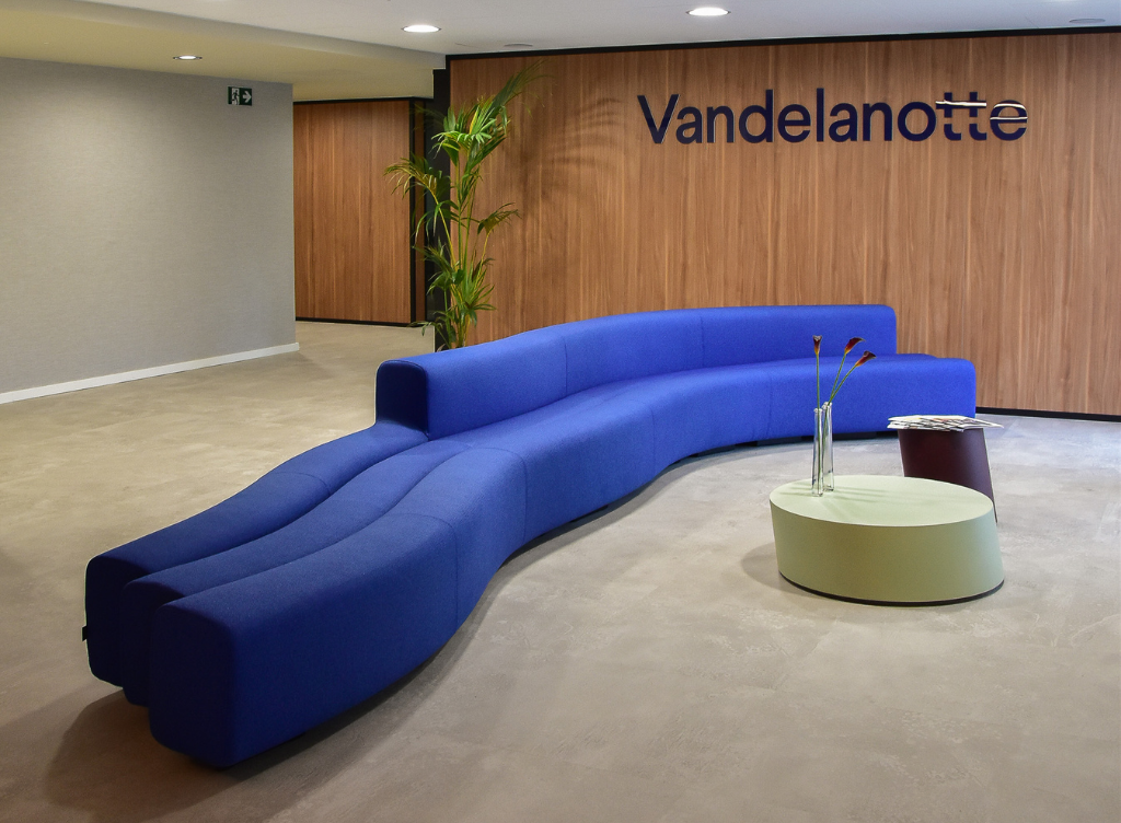 Osaka-sofa-Vandelanotte-Kortrijk-Loff-Kantoorinrichting-2